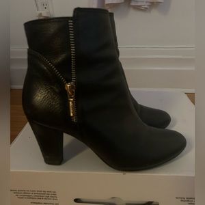 Geox leather booties I’m black barely worn, in great condition
